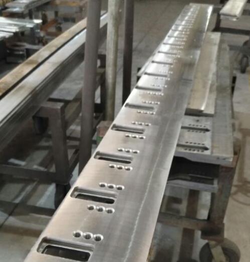 Veneer lathe knife 2.jpg