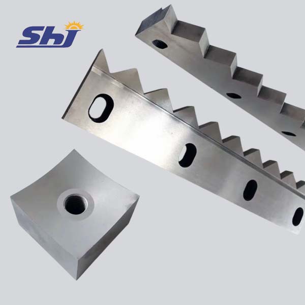 Custom-made granulator knives for reliable size reduction of plastic bottles Custom-made granulator knives for reliable size reduction of plastic bottles